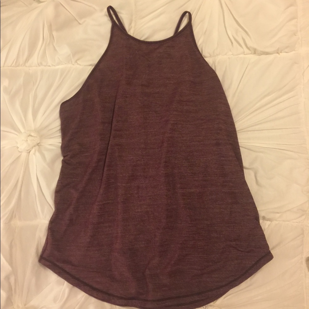 Lululemon maroon top